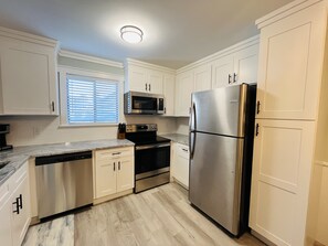 Enjoy the fully equipped kitchen!