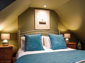 Double bedroom | Cotlea East Cottage, Alyth, near Blairgowrie