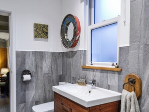Shower room | Cotlea East Cottage, Alyth, near Blairgowrie