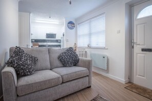 Castle Cove - 1 Bedroom Apartment - Tenby (12853)
