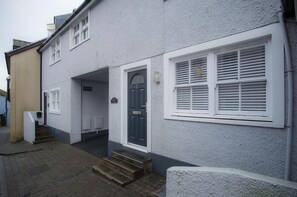 Castle Cove - 1 Bedroom Apartment - Tenby (12879)