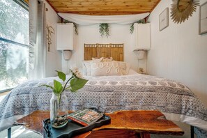 Step into a world of comfort and serenity in this perfect boho-chic bedroom.