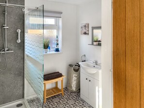 Shower room | Lilypots, Scratby