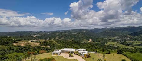 Located in the highest mountain in the beautiful town of Morovis.