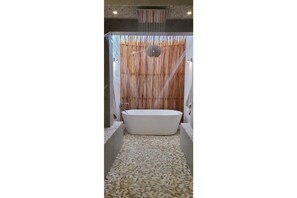Indoor / outdoor wetroom