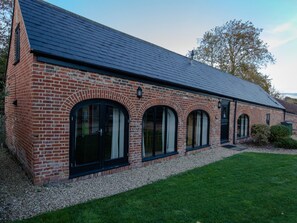 Exterior | Oak Barn - Fernhill Farms, Ryde