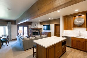 Indoors,Room,Flooring,Living Room,Screen