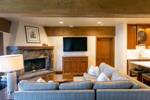 Screen,Indoors,Entertainment Center,Living Room,Room