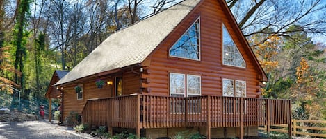 Recently renovated log cabin