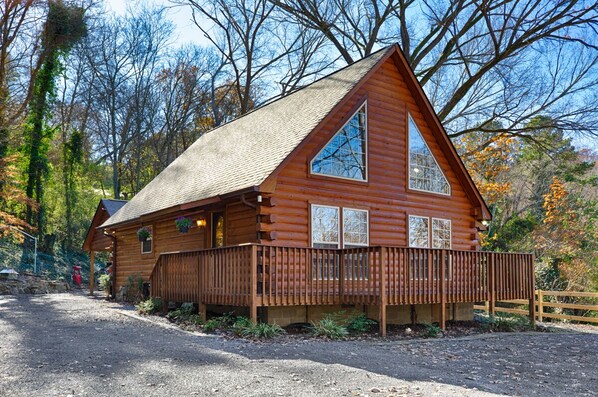 Recently renovated log cabin