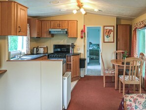 Kitchen/diner | Siskin Lodge - Lunga Estate Lodges, Craobh Haven