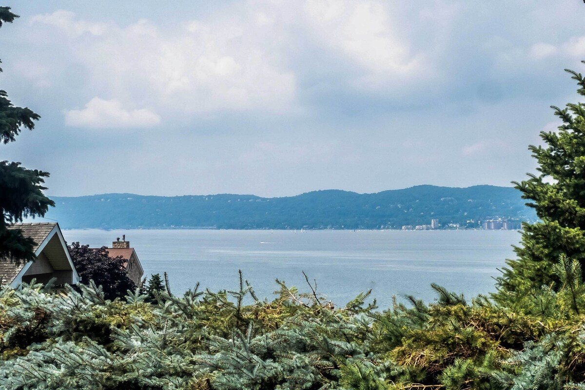 Briarcliff Manor Estate w/ Hudson River Views