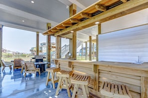 Outdoor dining
