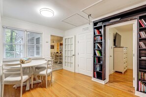 Dining Nook | Central Air Conditioning