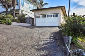 Parking | Garage (2 Vehicles) | Driveway (2 Vehicles) | Free Street Parking