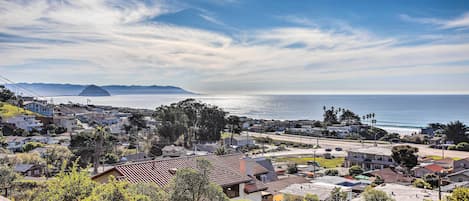 Cayucos Vacation Rental | 2BR | 2.5BA | Stairs Required | 1,650 Sq Ft