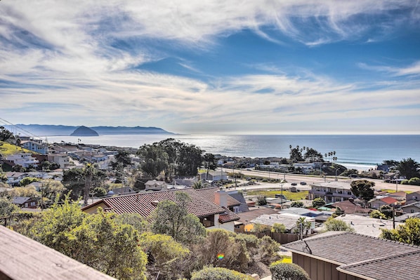 Cayucos Vacation Rental | 2BR | 2.5BA | Stairs Required | 1,650 Sq Ft