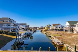 ONHC101A: Blue Water House | Canal front and private dock