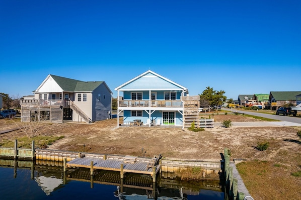 ONHC101A: Blue Water House | Aerial view, canalfront, private dock