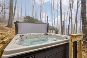 Hot Tub with Seasonal Views