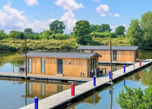 Floating Lodge - York Marina, Naburn, York