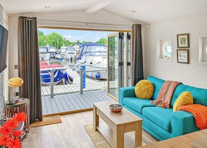 Floating Lodge - York Marina, Naburn, York