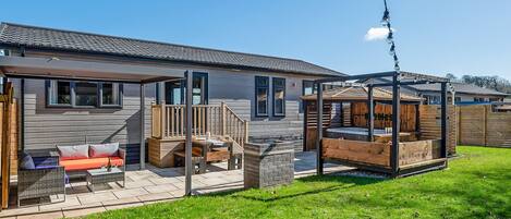 Spa Ovation - Raywell Hall Country Lodges, Raywell, Beverley