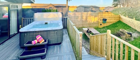 Spa Dreamaway (Pet) - Raywell Hall Country Lodges, Raywell, Beverley