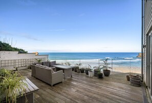 Shore Edge, Portreath: Enclosed large decked terraced area with garden furniture and gas barbecue.