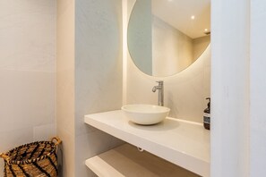 Bathroom 4