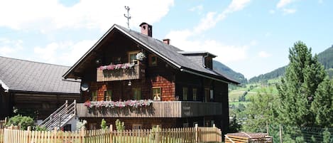 Außenseite Ferienhaus [Sommer]