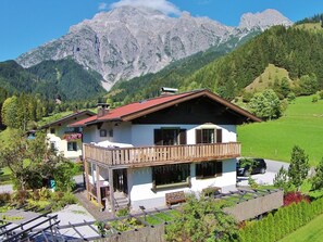 Außenseite Ferienhaus [Sommer]