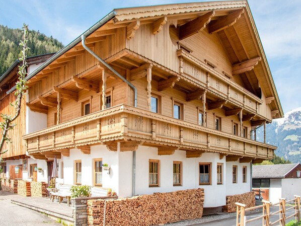 Außenseite Ferienhaus [Sommer]