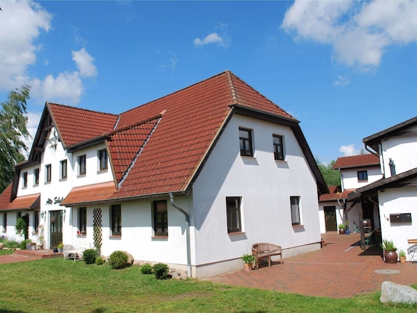 Außenseite Ferienhaus [Sommer]