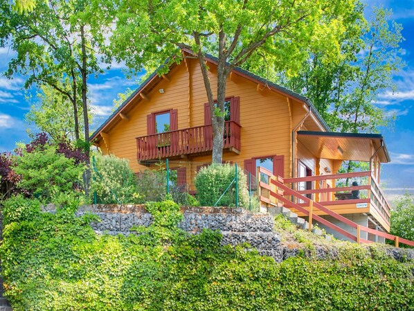 Außenseite Ferienhaus [Sommer]