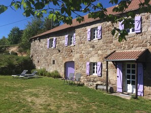 Außenseite Ferienhaus [Sommer]