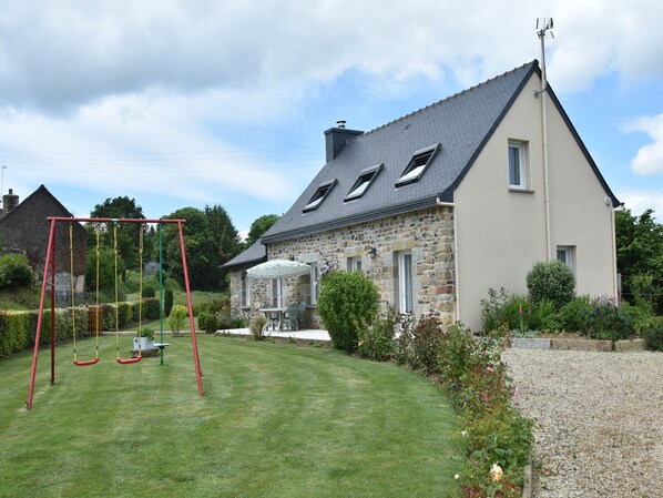 Außenseite Ferienhaus [Sommer]
