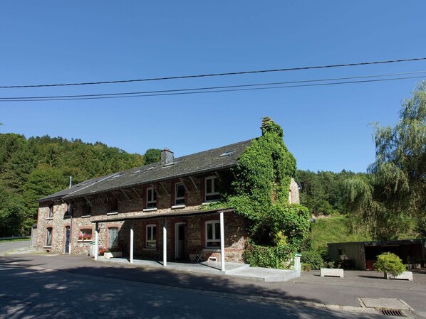 Außenseite Ferienhaus [Sommer]