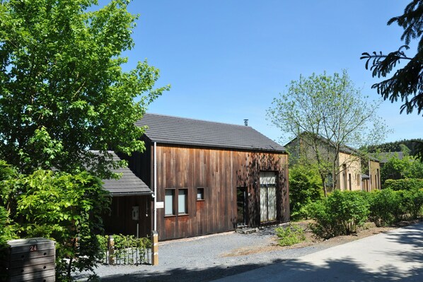 Außenseite Ferienhaus [Sommer]