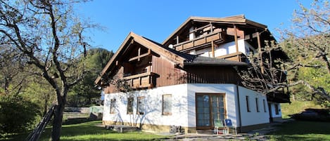 Außenseite Ferienhaus [Sommer]