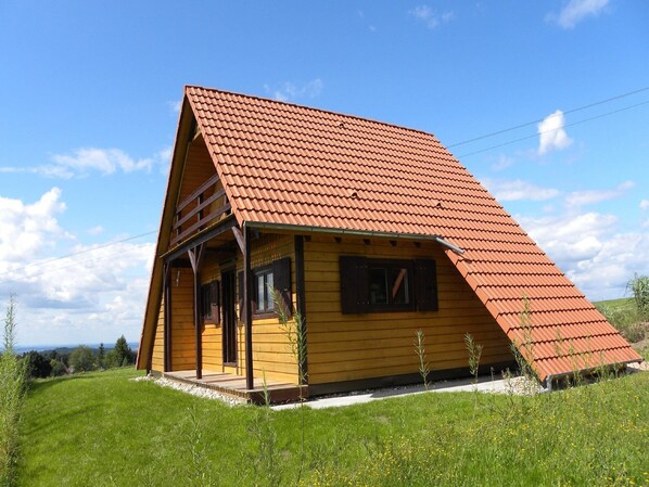 Außenseite Ferienhaus [Sommer]