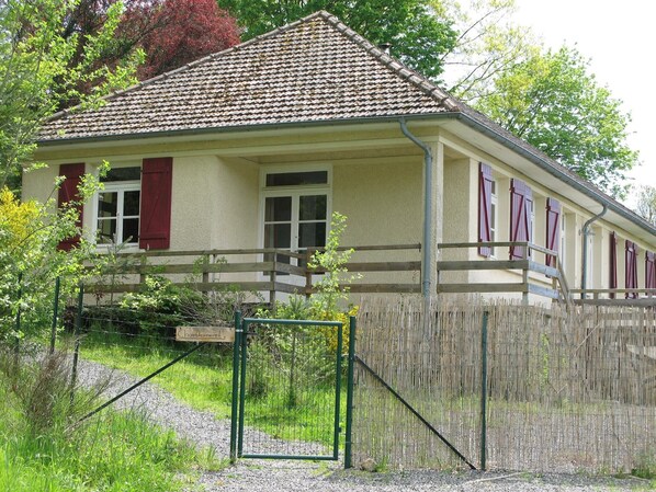 Außenseite Ferienhaus [Sommer]