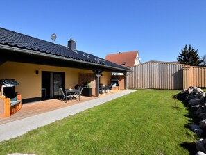 Außenseite Ferienhaus [Sommer]