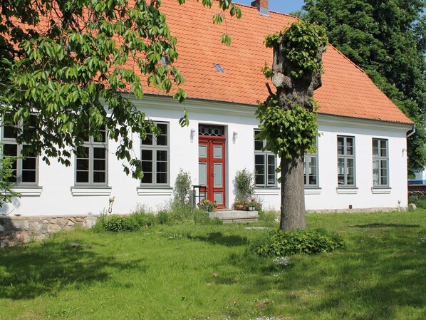 Stugans exteriör [sommar]