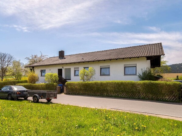 Stugans exteriör [sommar]