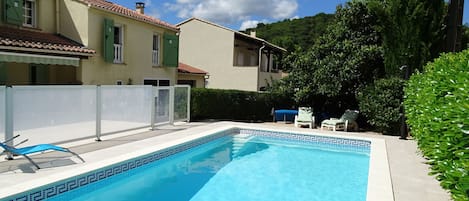 Piscina casa vacanze