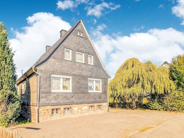 Stugans exteriör [sommar]