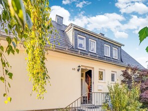 Stugans exteriör [sommar]