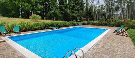 Piscina casa vacanze