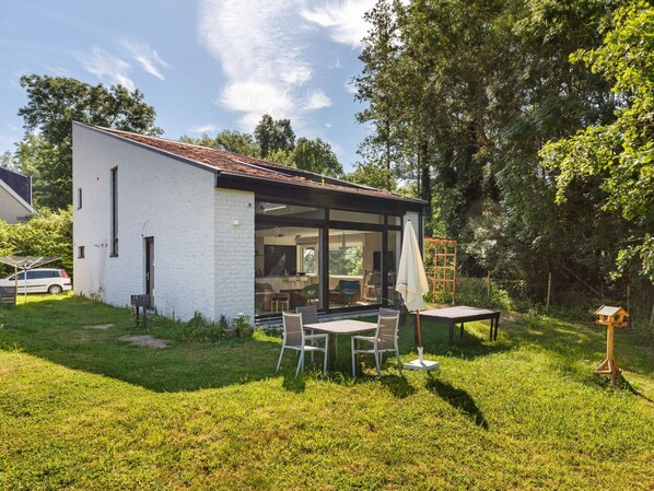 Stugans exteriör [sommar]